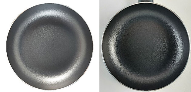 Zwei Fotos nebeneinander: eine unbenutzte, beschichtete Pfanne sowie eine unbeschdigte Pfanne nach mehrmaliger Benutzung.