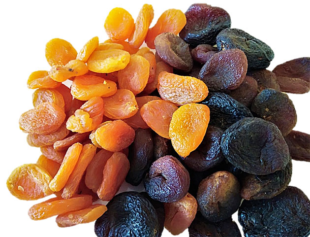 Getrocknete Aprikosen, geschwefelt und ungeschwefelt.